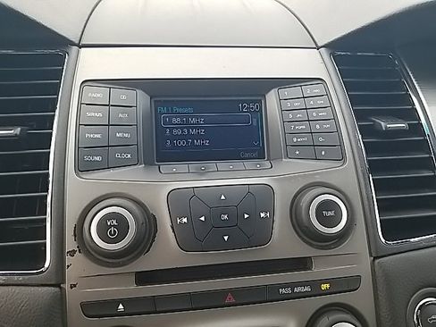 Used 2018 Ford Taurus SEL image 20