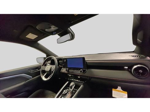 Used 2024 Chevrolet Colorado Z71 w/ Z71 Convenience Package 2 image 17