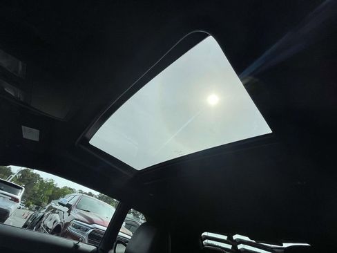 Used 2016 Dodge Challenger SRT image 31