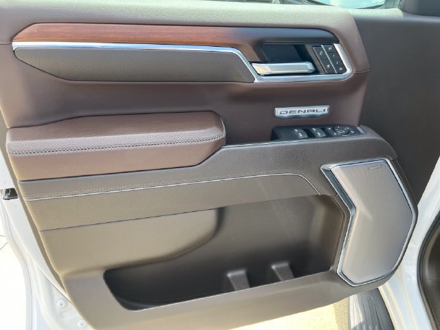 Used 2025 GMC Sierra 1500 Denali AWD/4WD image 12