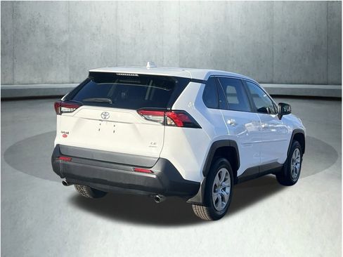 Certified 2022 Toyota RAV4 LE image 9
