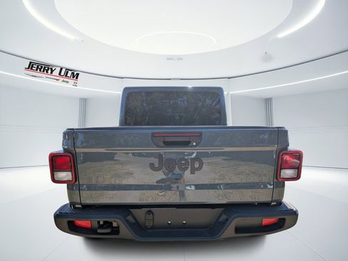 New 2025 Jeep Gladiator Sport image 4