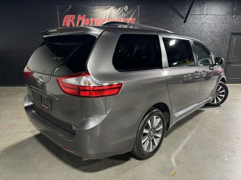 Used 2019 Toyota Sienna XLE image 4