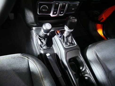 Used 2025 Jeep Wrangler Sport AWD/4WD image 23