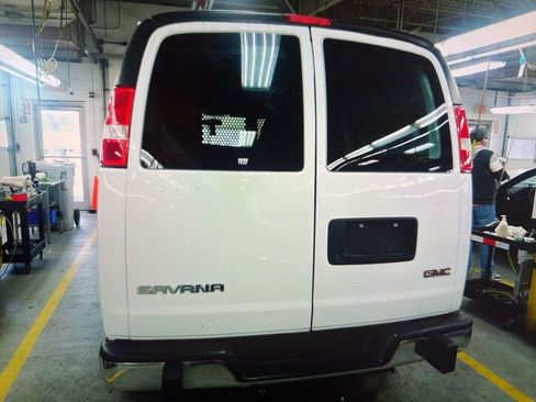 Used 2021 GMC Savana 2500 w/ Driver Convenience Package image 4