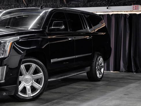 Used 2020 Cadillac Escalade ESV Luxury RWD image 7