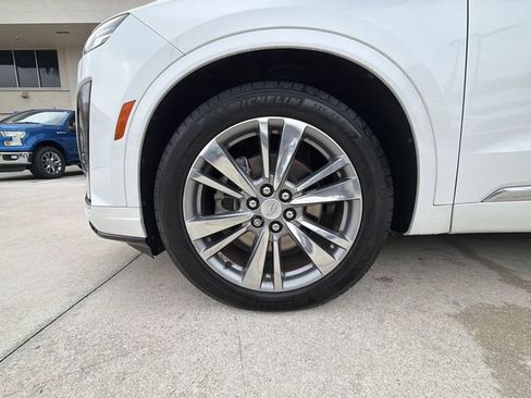 Certified 2024 Cadillac XT6 Premium Luxury FWD image 18
