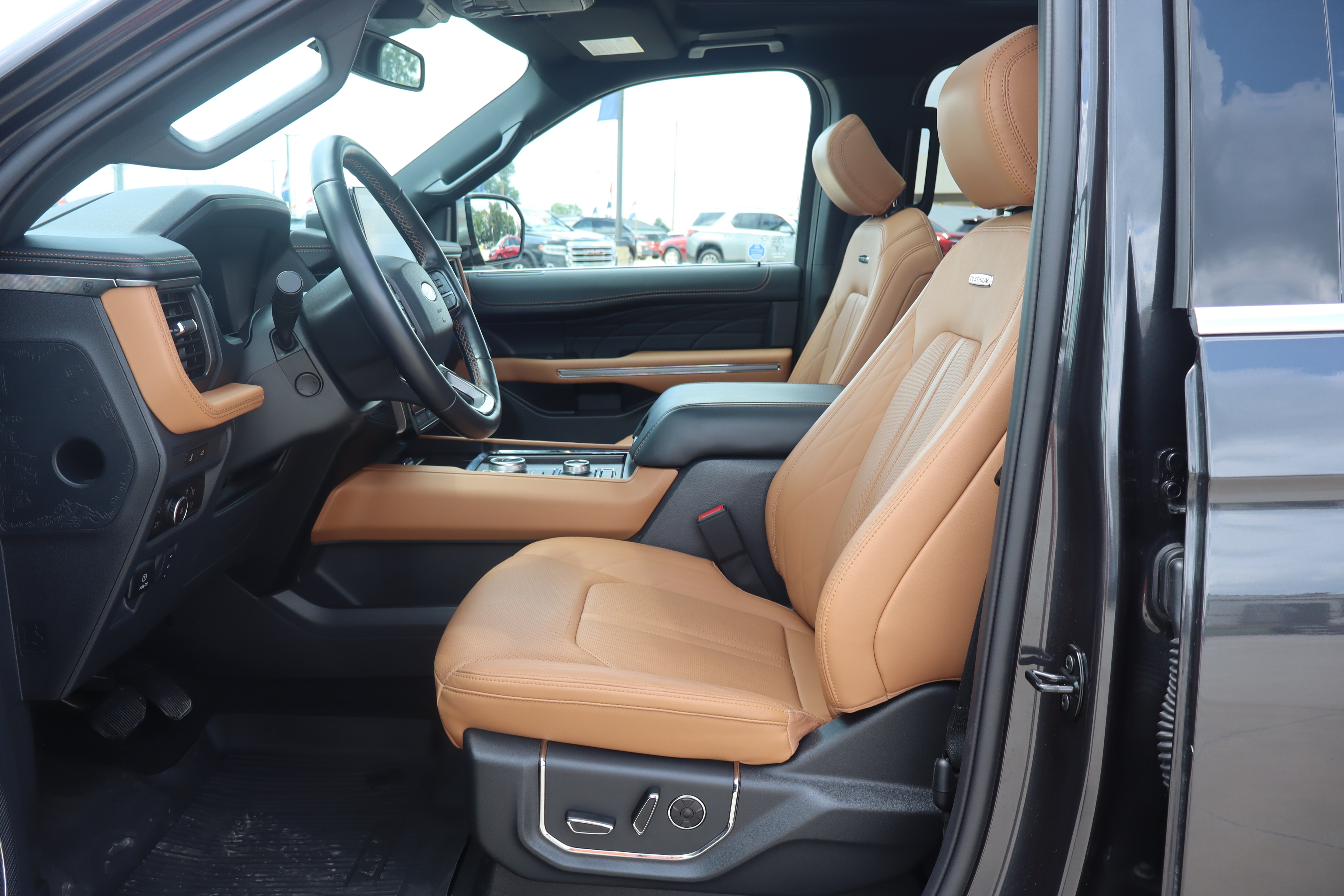Used 2024 Ford Expedition Platinum AWD/4WD image 10