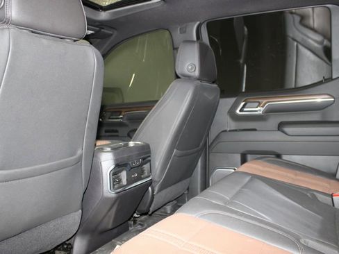 Used 2023 Chevrolet Silverado 1500 High Country w/ High Country Premium Package AWD/4WD image 22