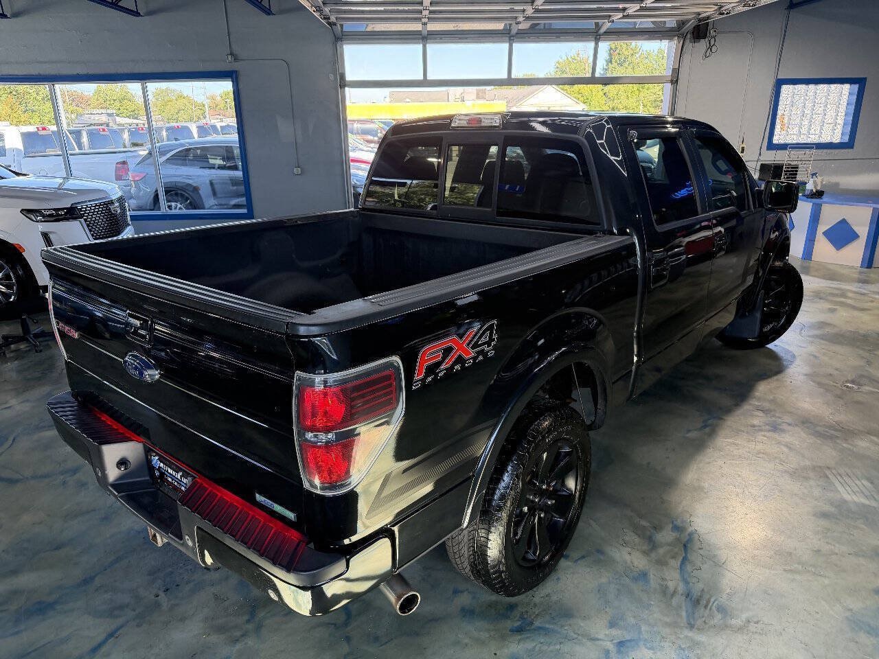 Used 2014 Ford F150 FX4 w/ Equipment Group 402A Luxury AWD/4WD image 2