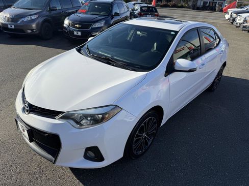 Used 2015 Toyota Corolla LE Premium image 2
