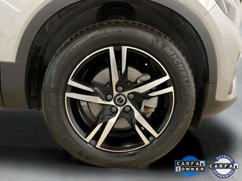 Used 2025 Volvo XC40 B5 Core image 30