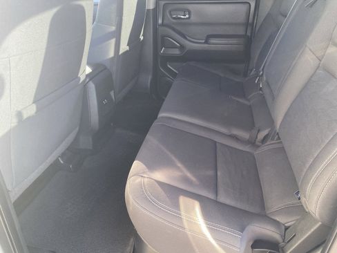 Used 2022 Nissan Frontier SV w/ Technology Package image 13