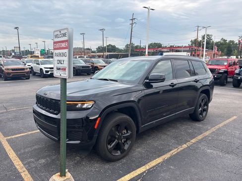 Used 2023 Jeep Grand Cherokee L Laredo AWD/4WD image 3