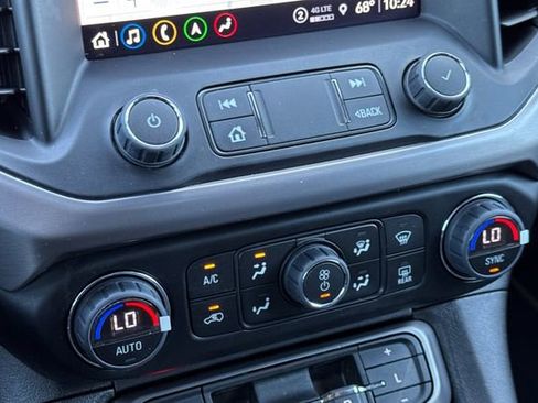 Used 2022 GMC Acadia AT4 w/ Technology Package image 32