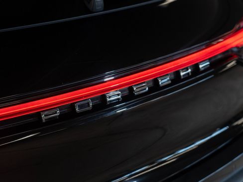 Certified 2026 Porsche Macan AWD/4WD image 17