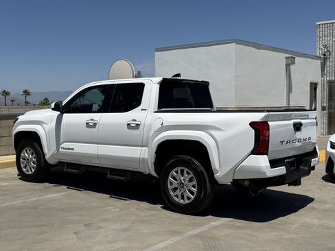 Used 2025 Toyota Tacoma SR5 RWD image 10