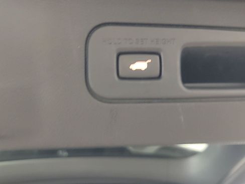 Certified 2025 Honda Pilot Black Edition image 9