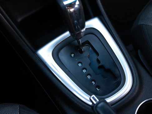 Used 2014 Dodge Avenger SE FWD image 32