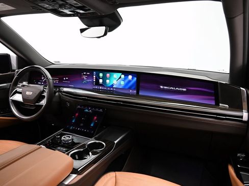 Used 2025 Cadillac Escalade Premium Luxury RWD image 14