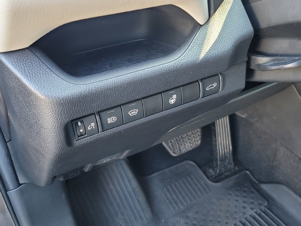 Used 2023 Toyota RAV4 XLE Premium AWD/4WD image 15