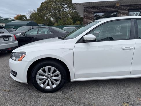 Used 2014 Volkswagen Passat 1.8T S image 4