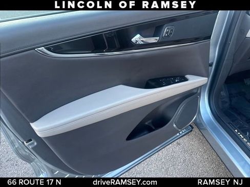 Used 2022 Lincoln Nautilus Reserve image 13