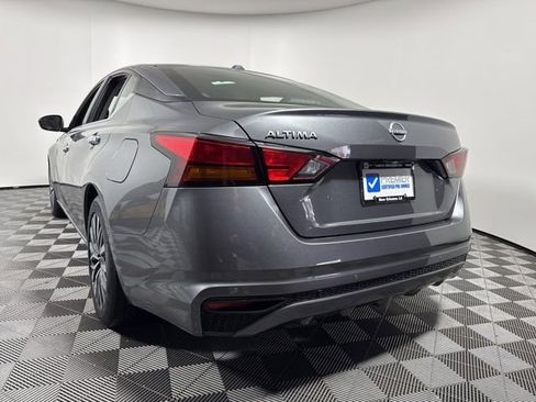 Used 2025 Nissan Altima 2.5 SV FWD image 6