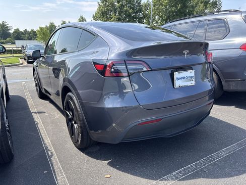 Used 2023 Tesla Model Y AWD image 19