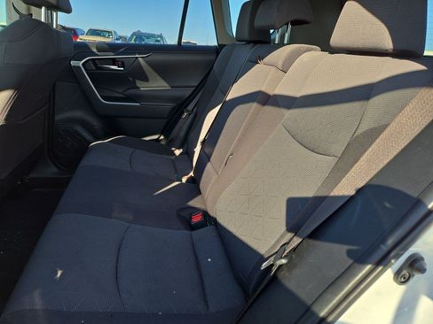 Used 2019 Toyota RAV4 XLE w/ Convenience Package FWD image 11