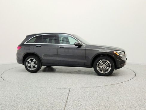 Used 2022 Mercedes-Benz GLC 300 image 4
