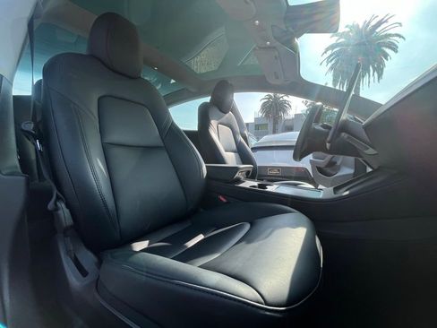 Used 2023 Tesla Model 3 Standard Range image 11