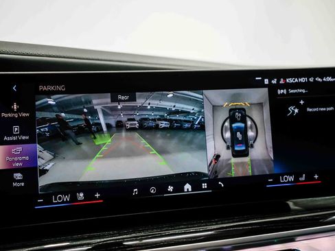 Used 2025 BMW 740i w/ Premium Package RWD image 23