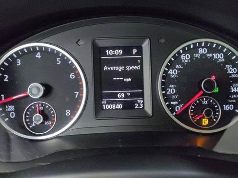 Used 2015 Volkswagen Tiguan SEL image 23