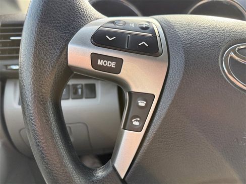 Used 2013 Toyota Highlander Plus w/ Cold Weather Pkg image 27