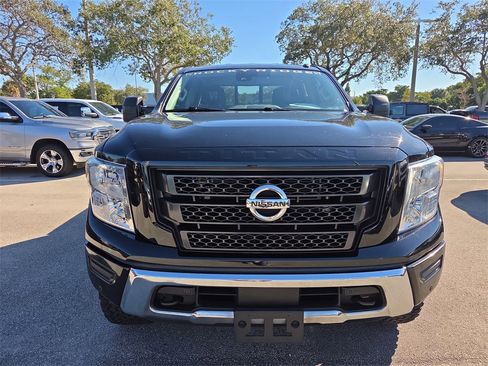 Used 2021 Nissan Titan SV w/ SV Convenience Package image 4