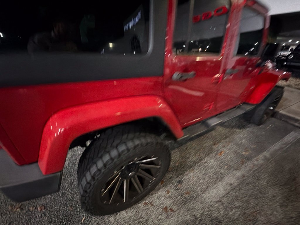 Used 2017 Jeep Wrangler Unlimited Sahara w/ Connectivity Group AWD/4WD image 32