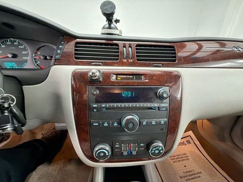 Used 2009 Chevrolet Impala LT image 13