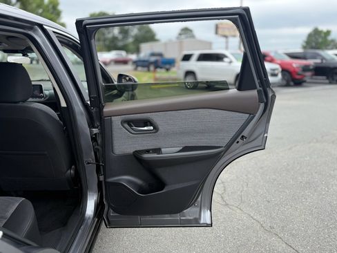 Used 2023 Nissan Rogue SV AWD/4WD image 29
