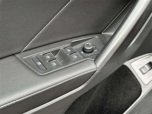 Certified 2022 Volkswagen Tiguan SE R-Line image 15