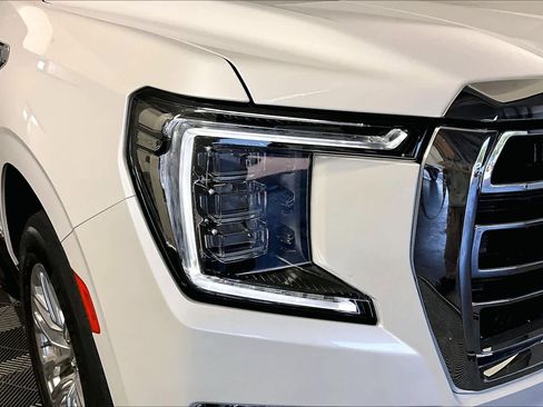 Certified 2023 GMC Yukon XL SLT w/ SLT Premium Package AWD/4WD image 27