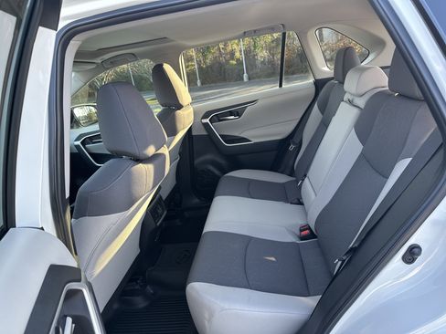 Certified 2024 Toyota RAV4 XLE image 31