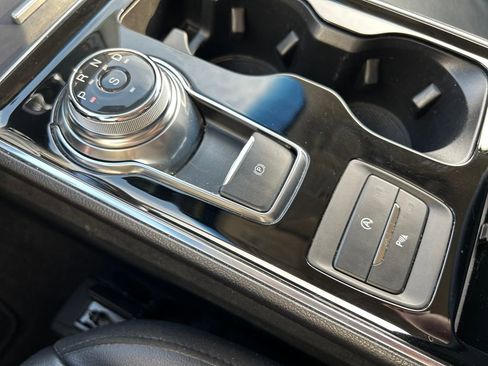 Used 2020 Ford Edge Titanium image 20