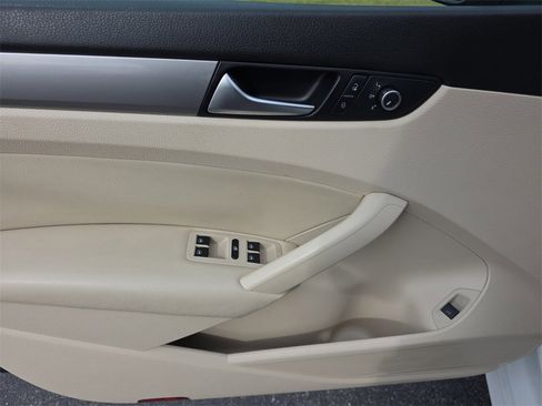 Used 2015 Volkswagen Passat 1.8T Limited Edition image 16