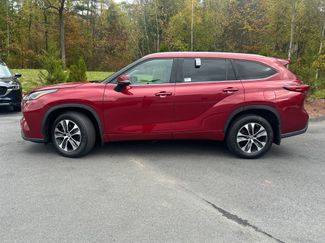 Used 2022 Toyota Highlander XLE video 2