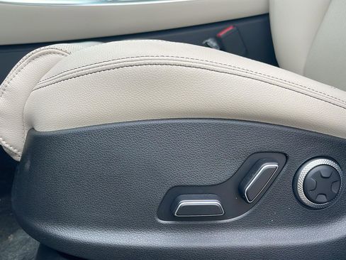 New 2026 Genesis GV70 2.5T Select AWD/4WD image 22