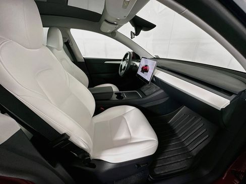 Used 2025 Tesla Model Y Long Range RWD image 31