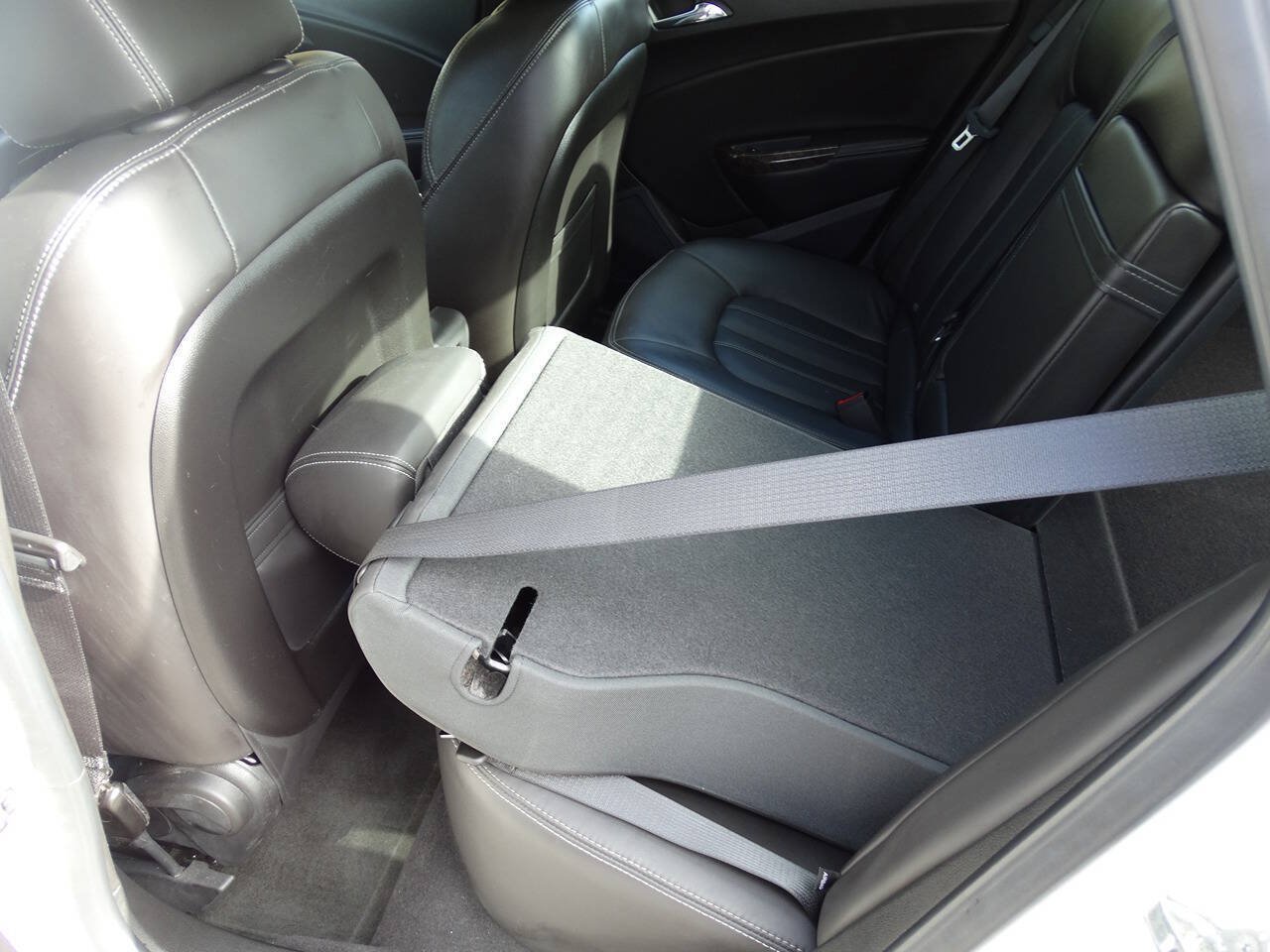 Used 2012 Buick Verano Leather FWD image 30