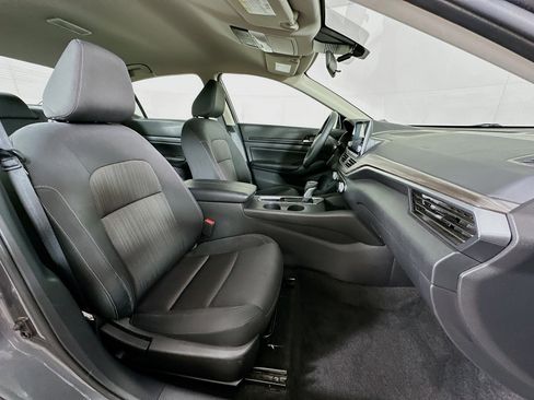 Used 2025 Nissan Altima 2.5 SV FWD image 29