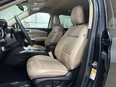 Certified 2023 Ford Explorer XLT w/ Equipment Group 202A image 8